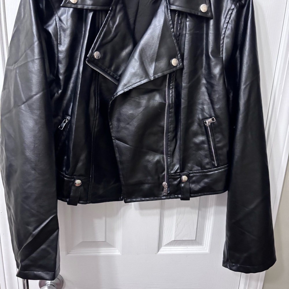SHEIN Curve Black Faux Leather Crop Moto Biker Jacket Plus Sz 2X - Picture 4 of 7